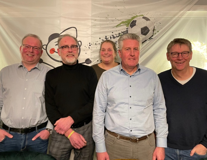 Der alte und neue Vorstand des Vereins „Kleine Helden”: (v.l.) Frank Leifeld, Achim Sprafke, Moni Gisi, Michael Reinken und Reiner Stevens.